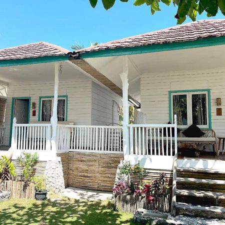Katiet Beach Resort Mentawai Lances Right Hts Exterior photo