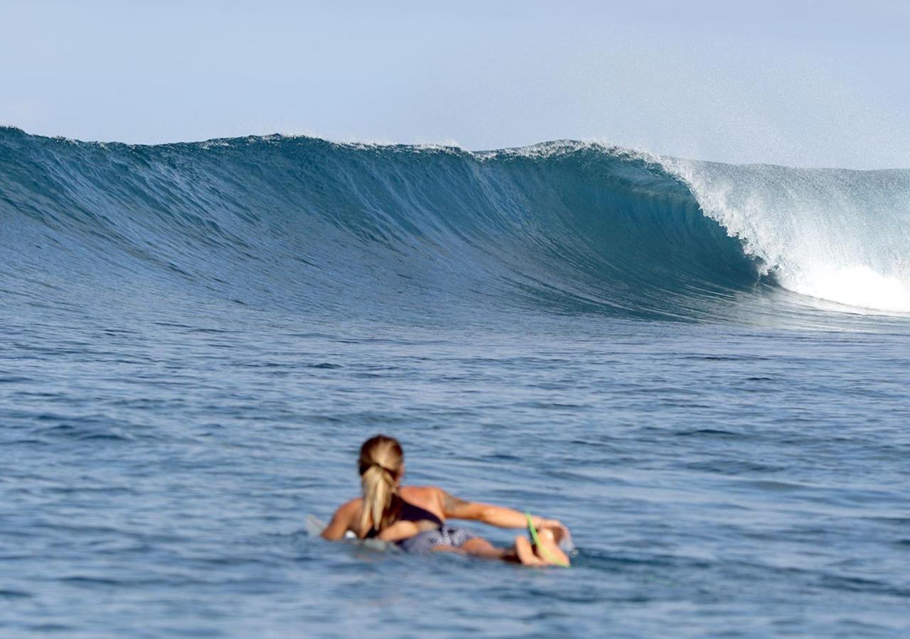Katiet Beach Resort Mentawai Lances Right Hts Exterior photo