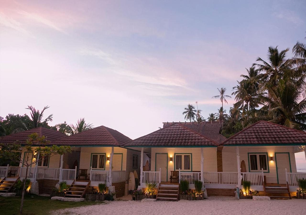 Katiet Beach Resort Mentawai Lances Right Hts Exterior photo