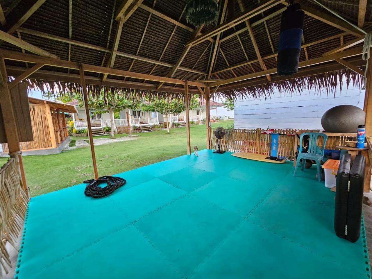 Katiet Beach Resort Mentawai Lances Right Hts Exterior photo